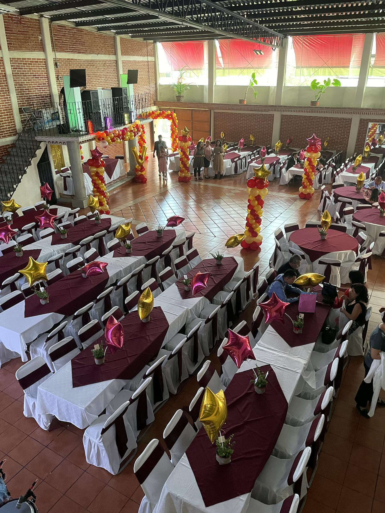 Vista superior del salón antes de recibir invitados